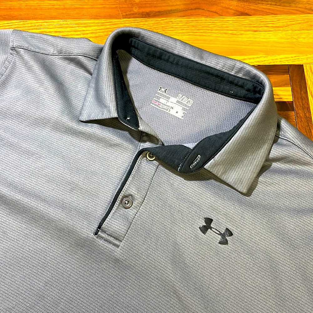 Under Armour mens XL gray loose fit shirt sleeve golf polo shirt EUC